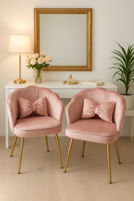 Stylowe krzesło welurowe pudrowy róż ze złotymi nogami