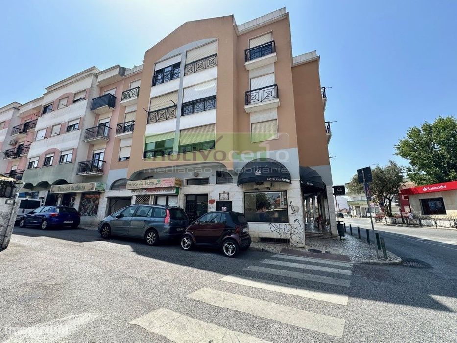 Garagem / Box no Centro de Mem Martins - Excelente Localização!