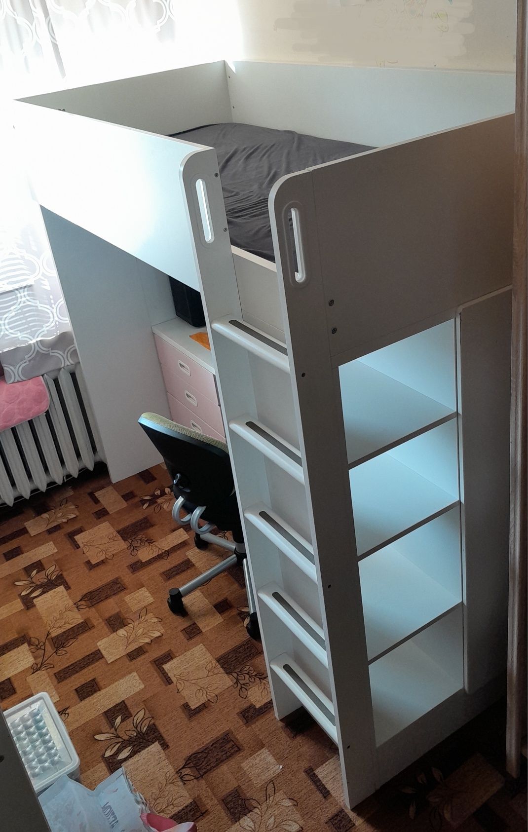 Łóżko z biurkiem i szafą Ikea Smastad