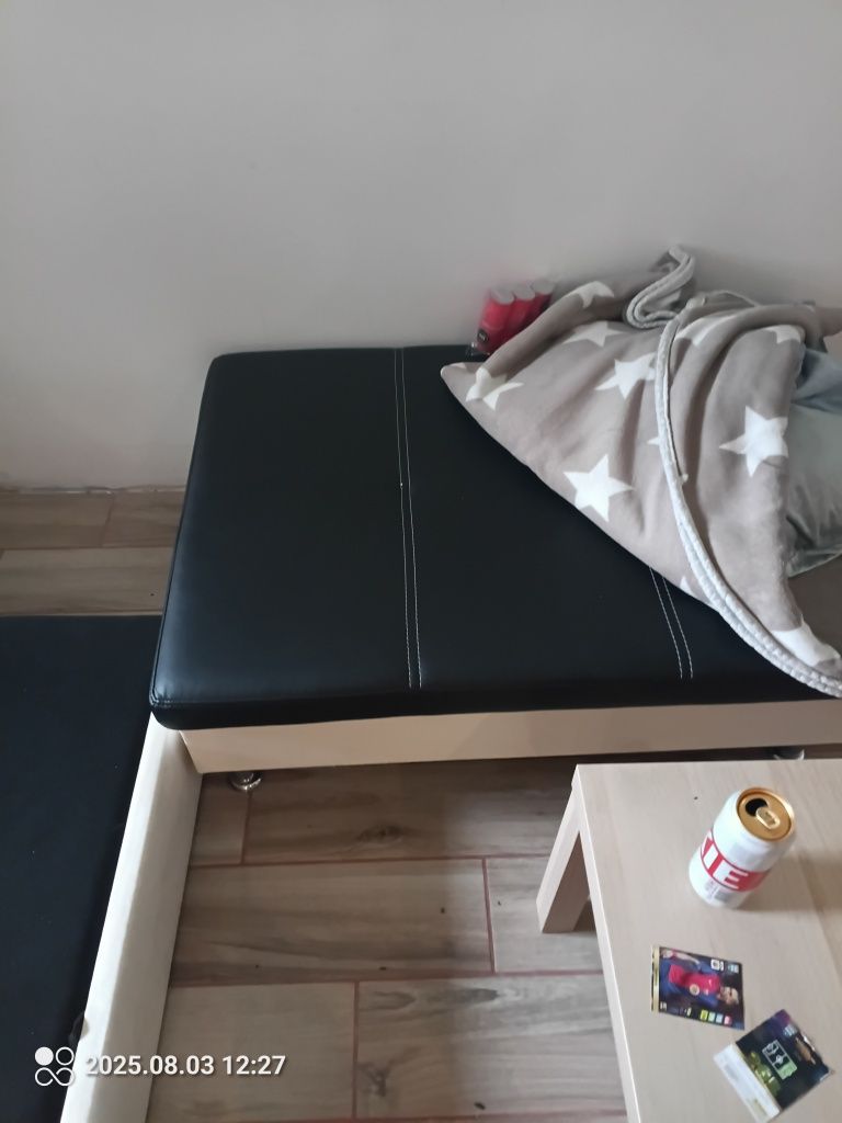 Narożnik z funkcją spania plus dostawka