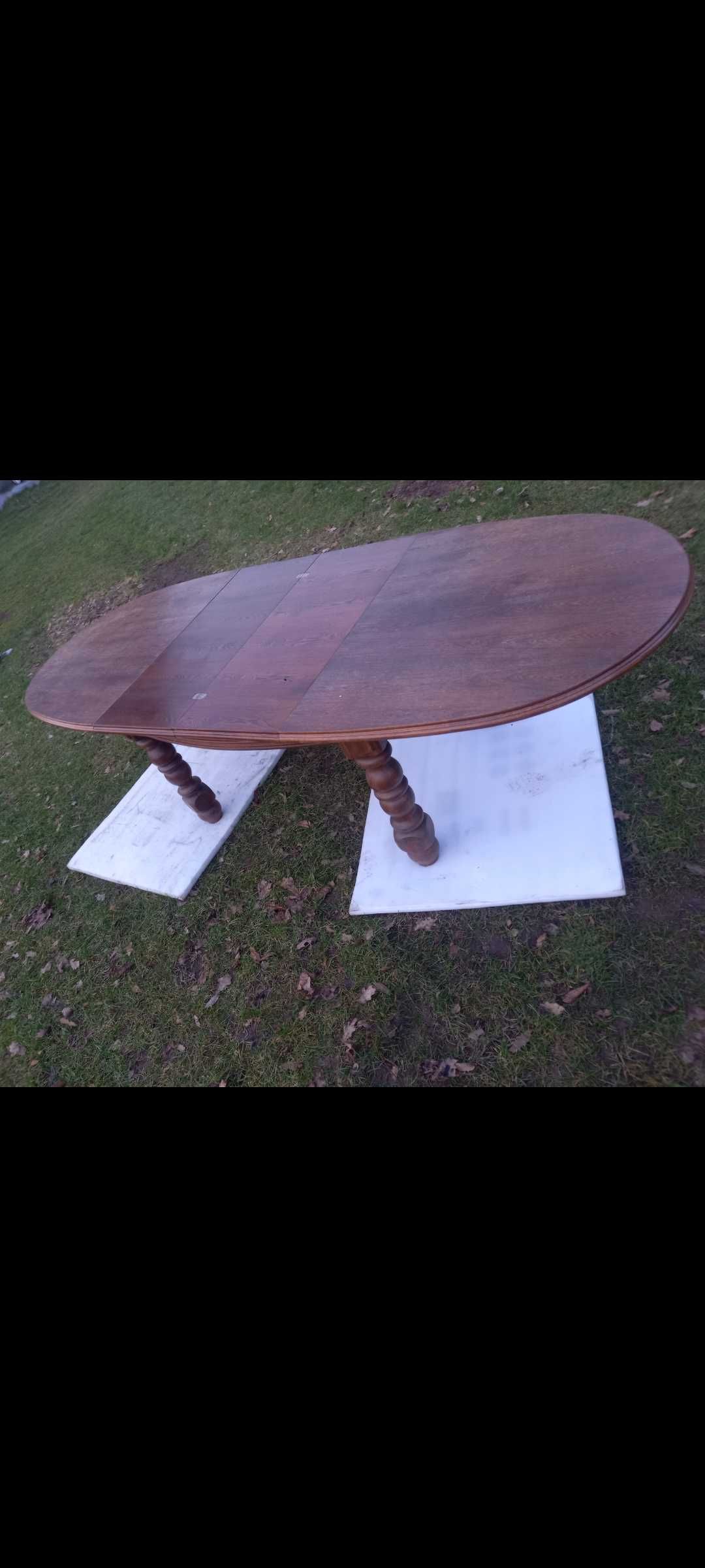 Duży stół dębowy