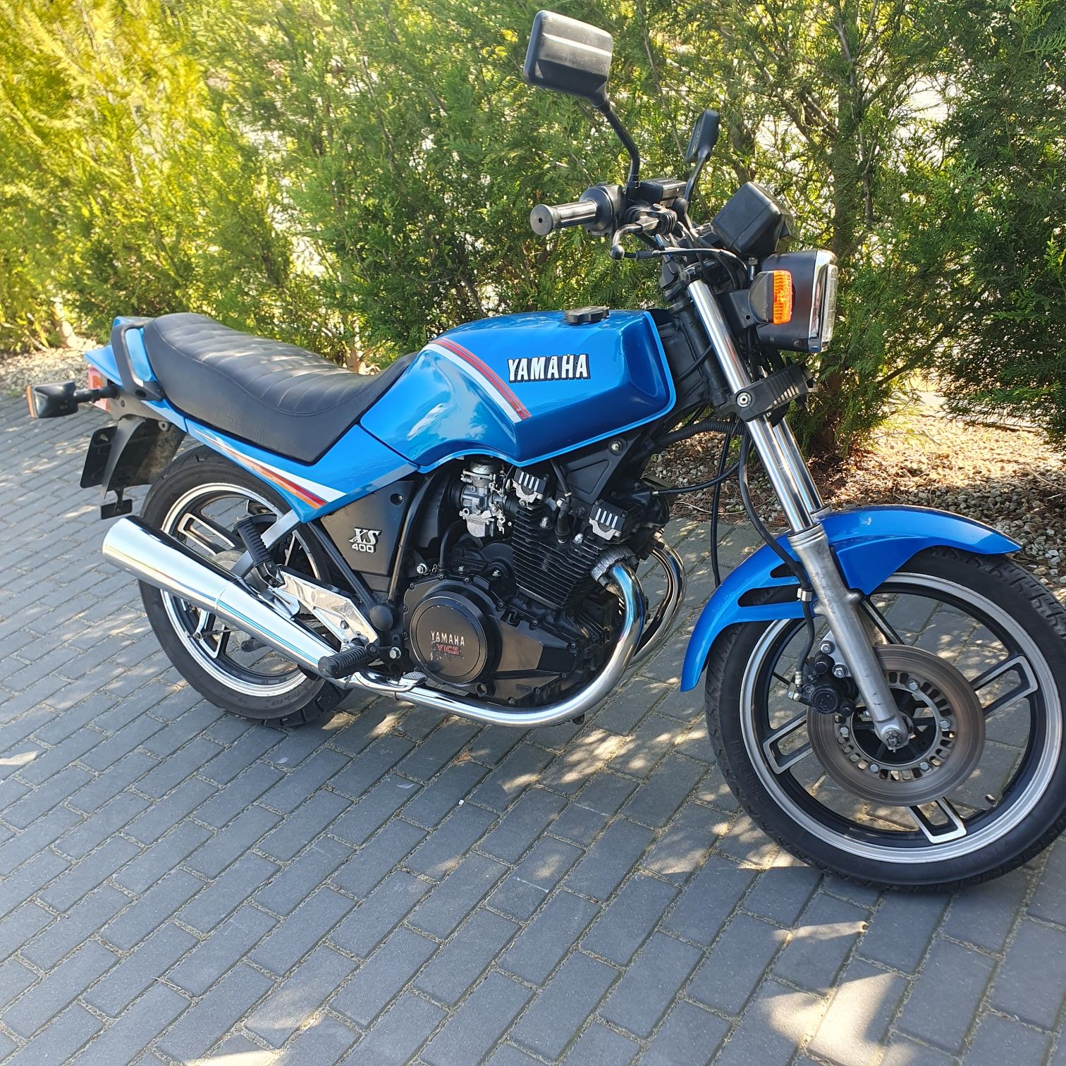 Yamaha xs400.  Rok 82