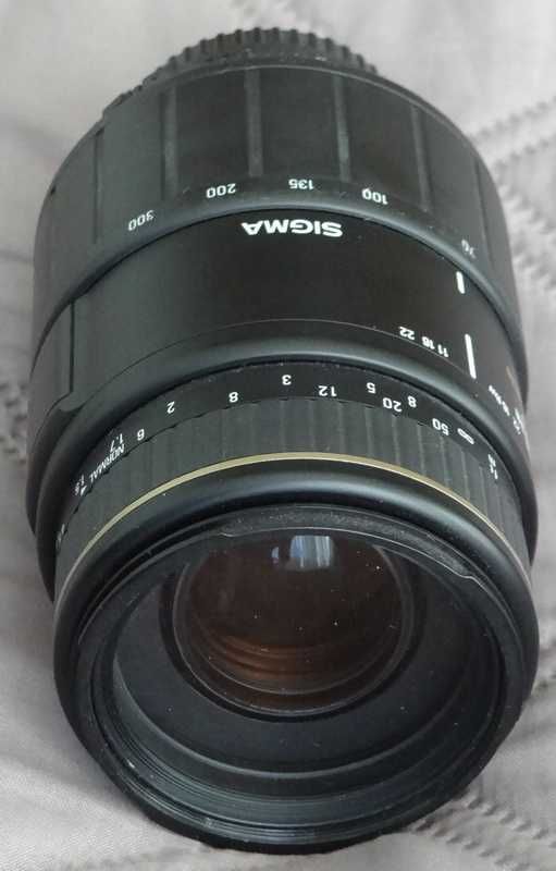 Об'єктив Sigma AF 70-300mm f/4-5.6 для Nikon F DSLR