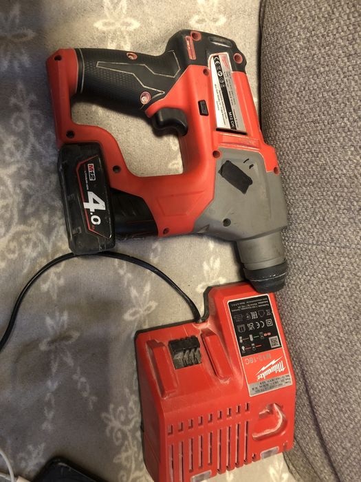 młotowiertarka akumulatorowa Milwaukee M12 CH ZESTAW