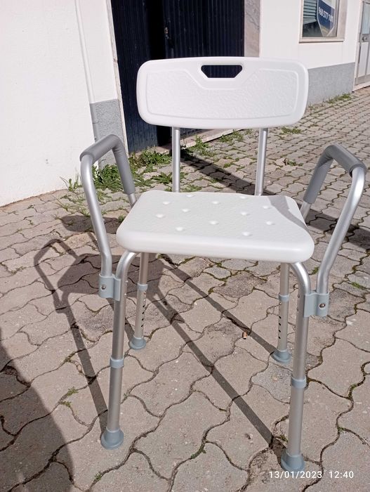 Auxiliares de marcha e cadeiras de duche