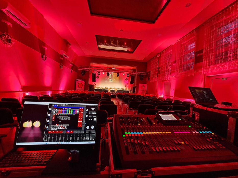 Scena mobilna 8x6 / oświetlenie / nagłośnienie / wynajem