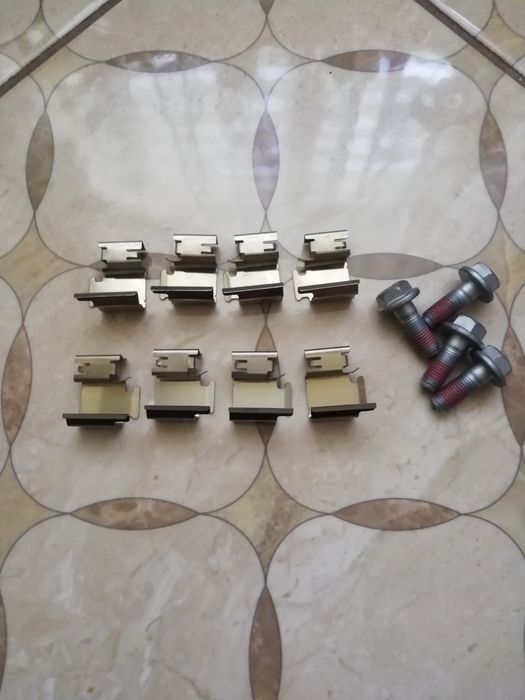 Комплектуючі тормозных колодок фольксваген, ауді, тойота.