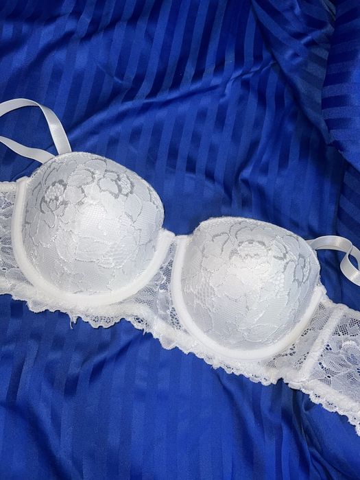 Белый бюст,бюстгальтер,топ,топик 75 В