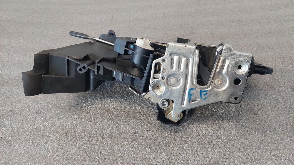 Fechadura / fecho porta frente esquerdo MERCEDES-BENZ Classe E Carrinh