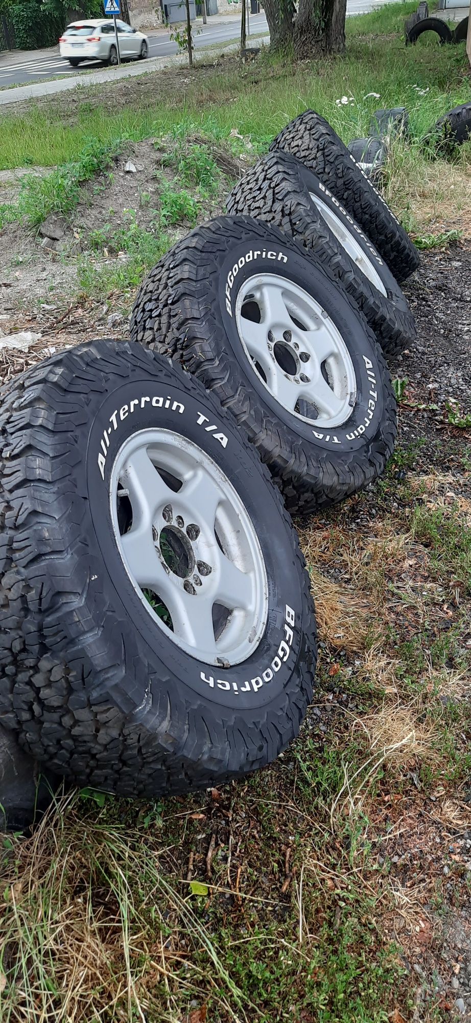 4x bf goodrich all terain na felgach.265x75x16