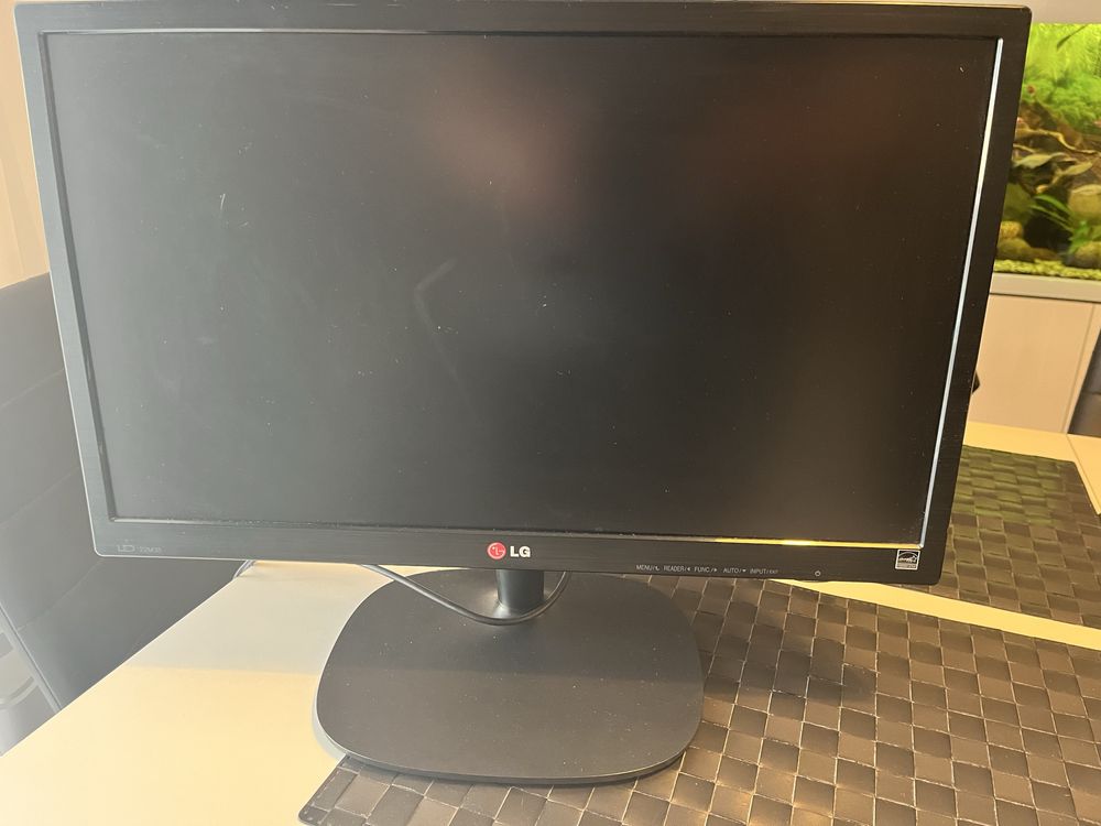 Monitor LG 22m35a