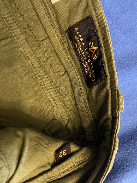 Spodnie, bojówki, krótkie szorty Alpha Industries CREW SHORT 32 oliwka