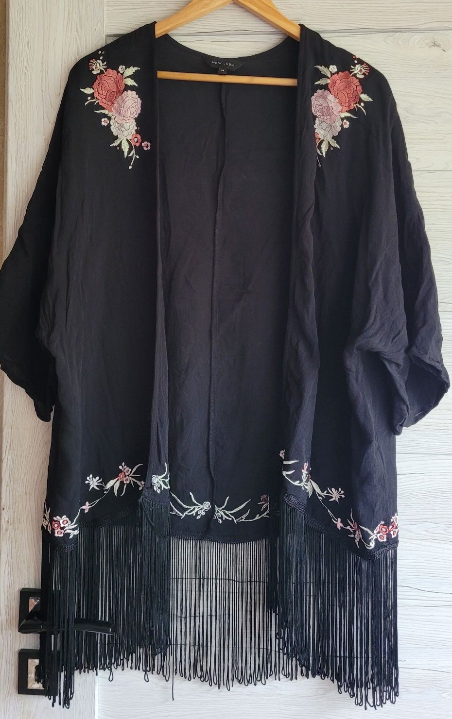 Narzutka z frędzlami print kwiatowy New Look XL