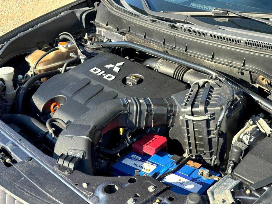 Mitsubishi Outlander II 2.0  - Garantia Incluída