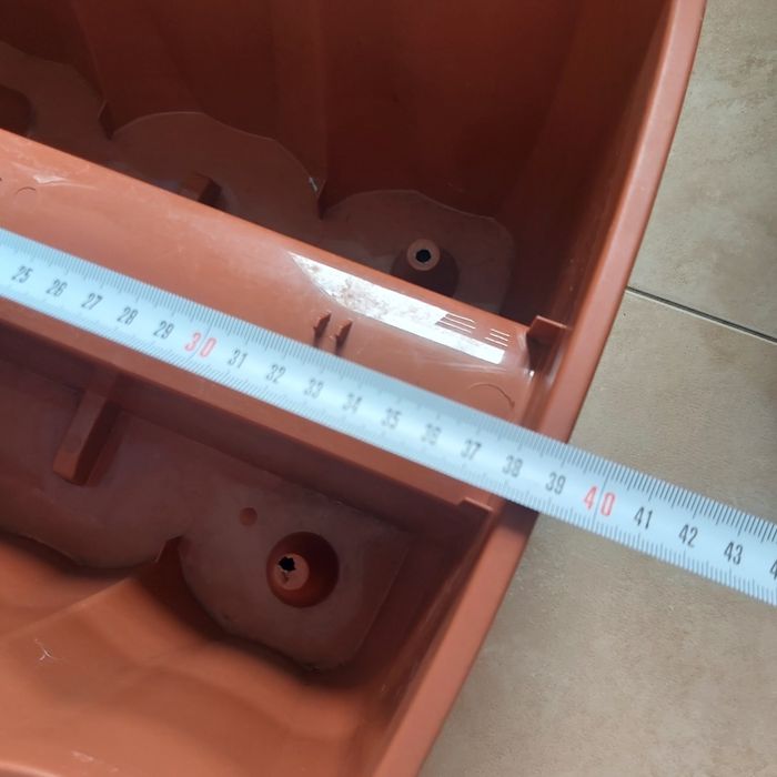 Skrzynki na kwiaty na poręcz balkonową