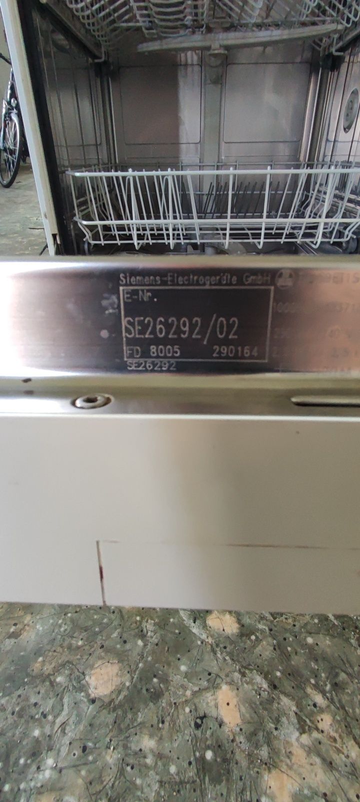 Zmywarka Siemens model SE26292/02 uszkodzona na części.