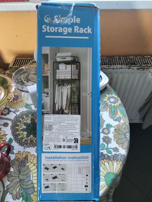 Półka na domowe rzeczy