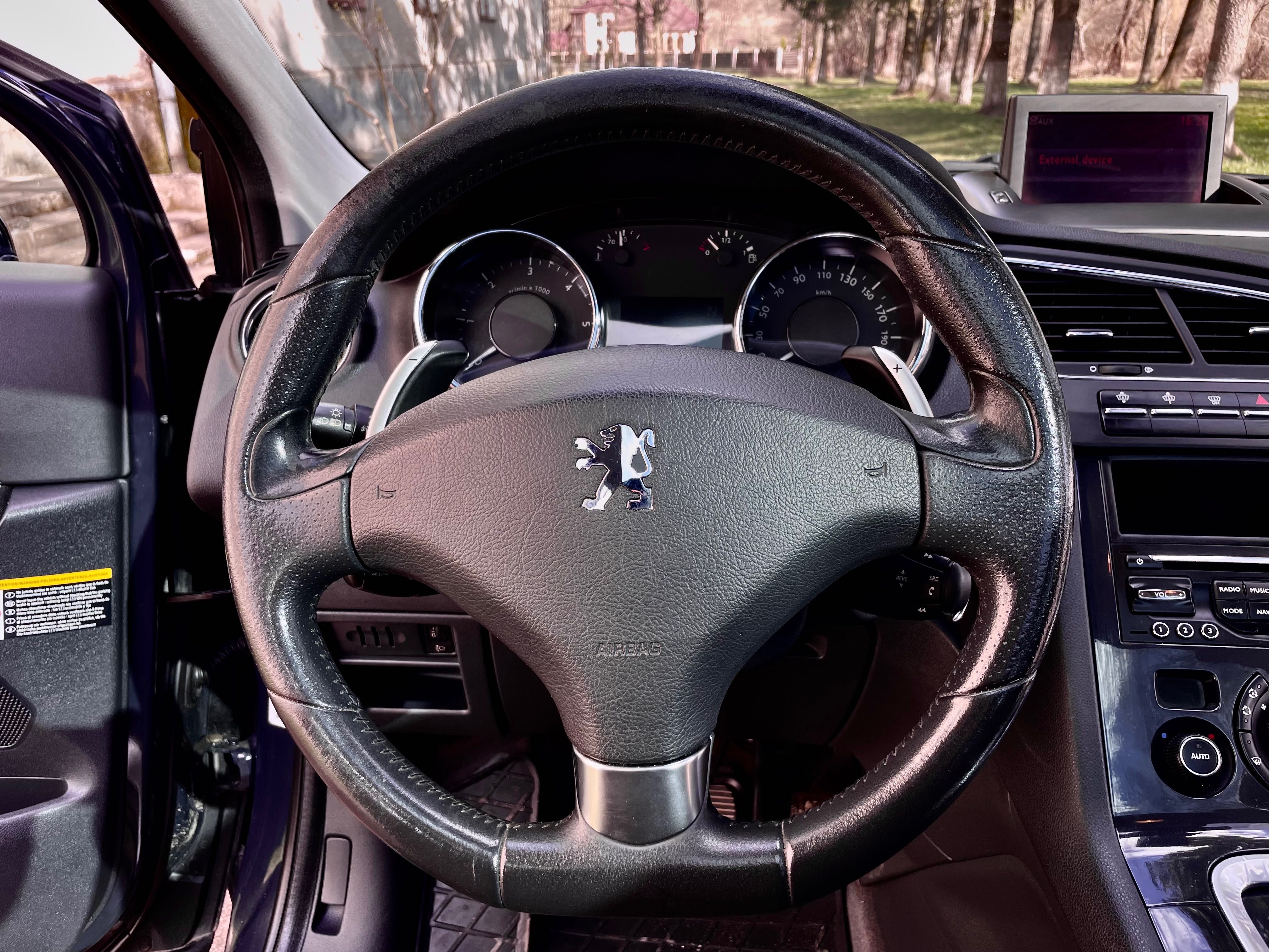 Peugeot 5008 2010 року