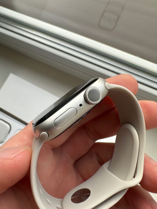 Apple Watch 7 41mm Starlight з повним комплектом.