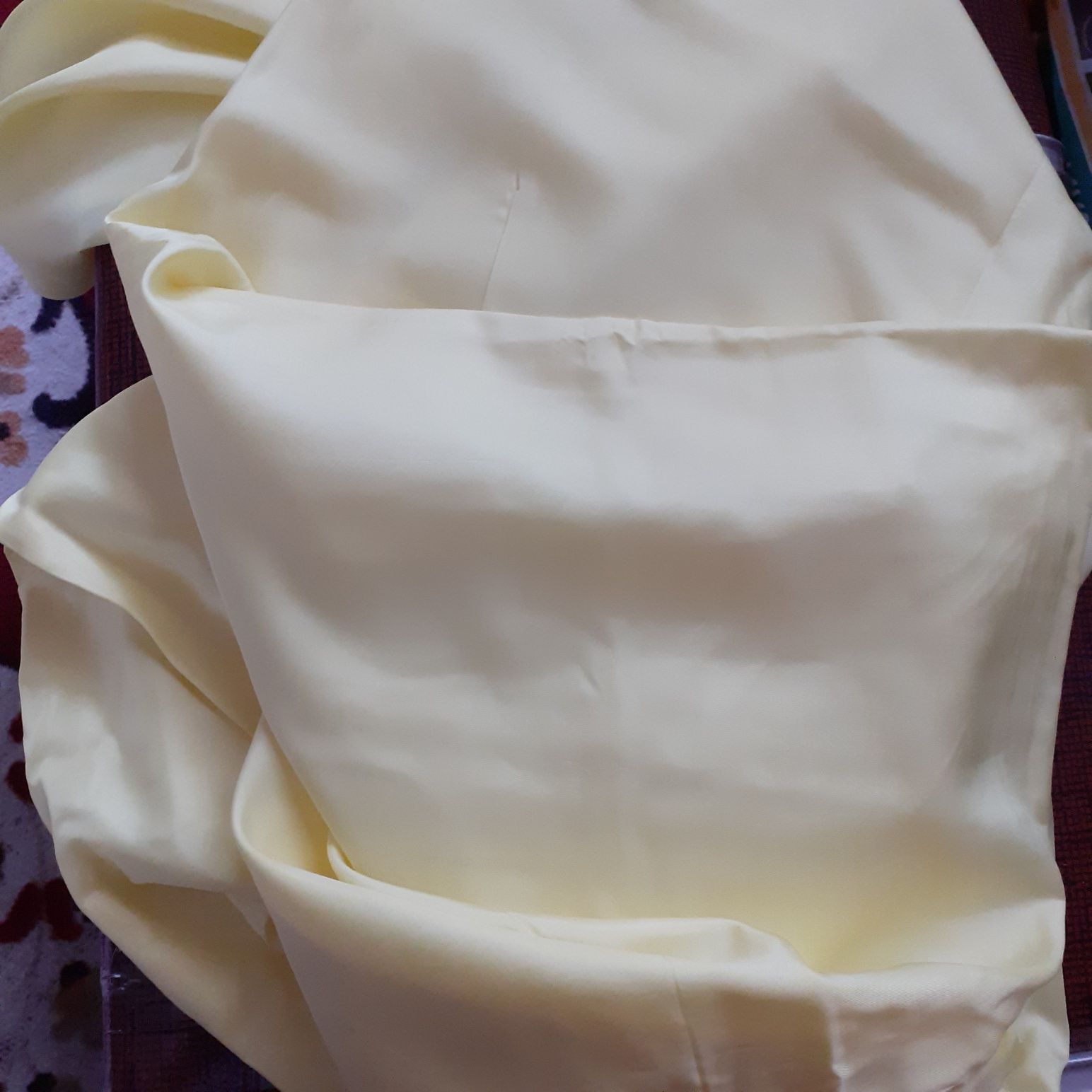Продам ткань жёлтая лимонного цвета новая шёлк 1.4×5 метров