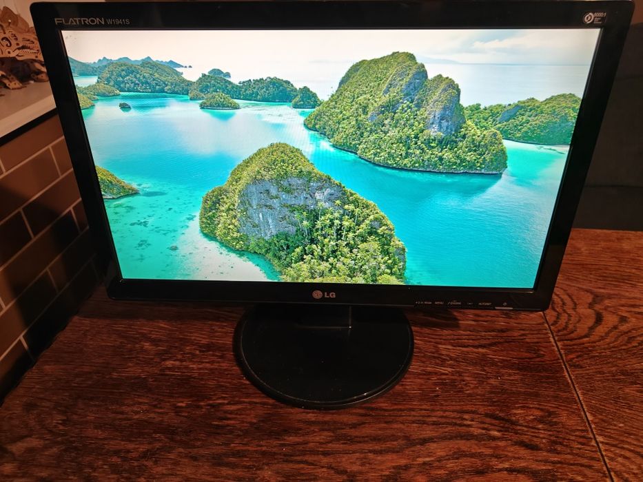 Monitor flatron w1941s 19"