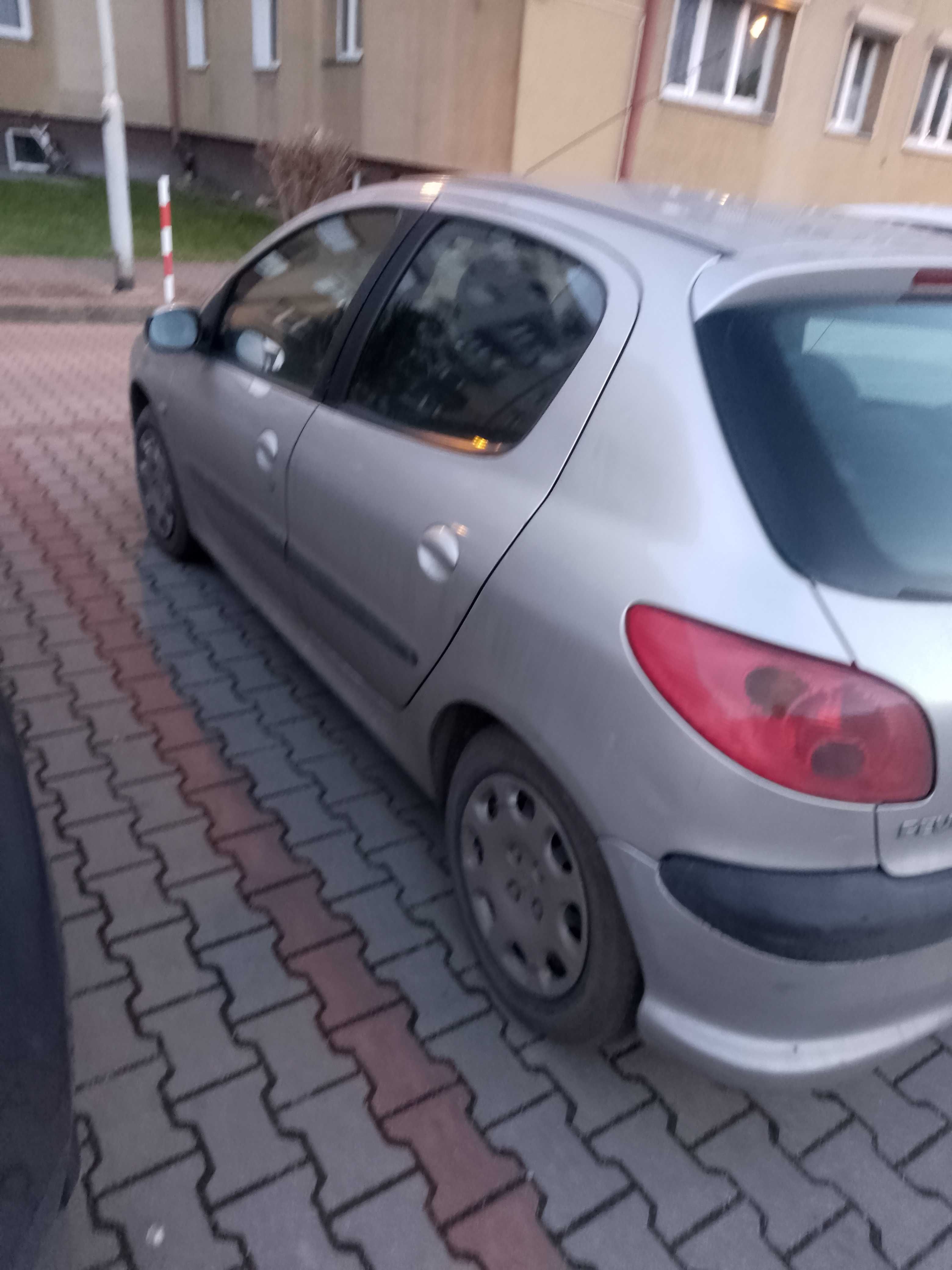 206 1.4 HDi świeży przegląd rozrząd i sprawną klima