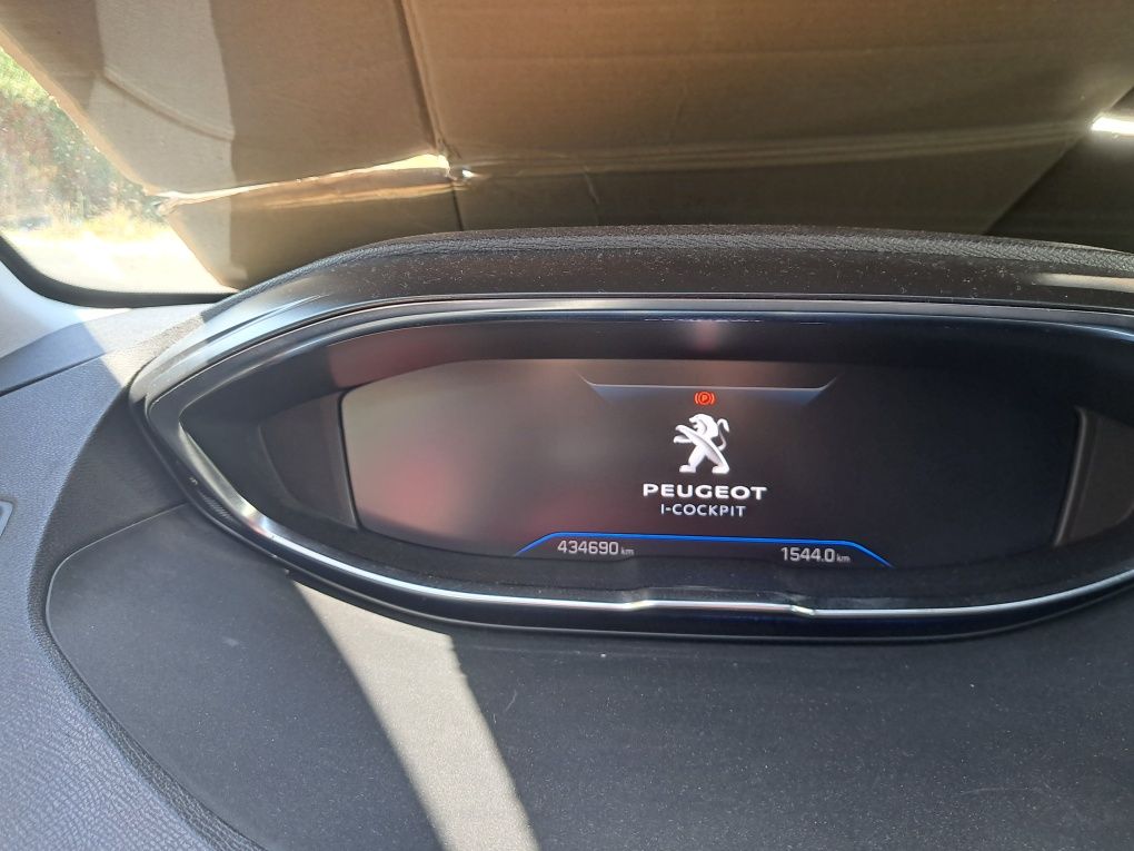 Vende-se Peugeot 5008