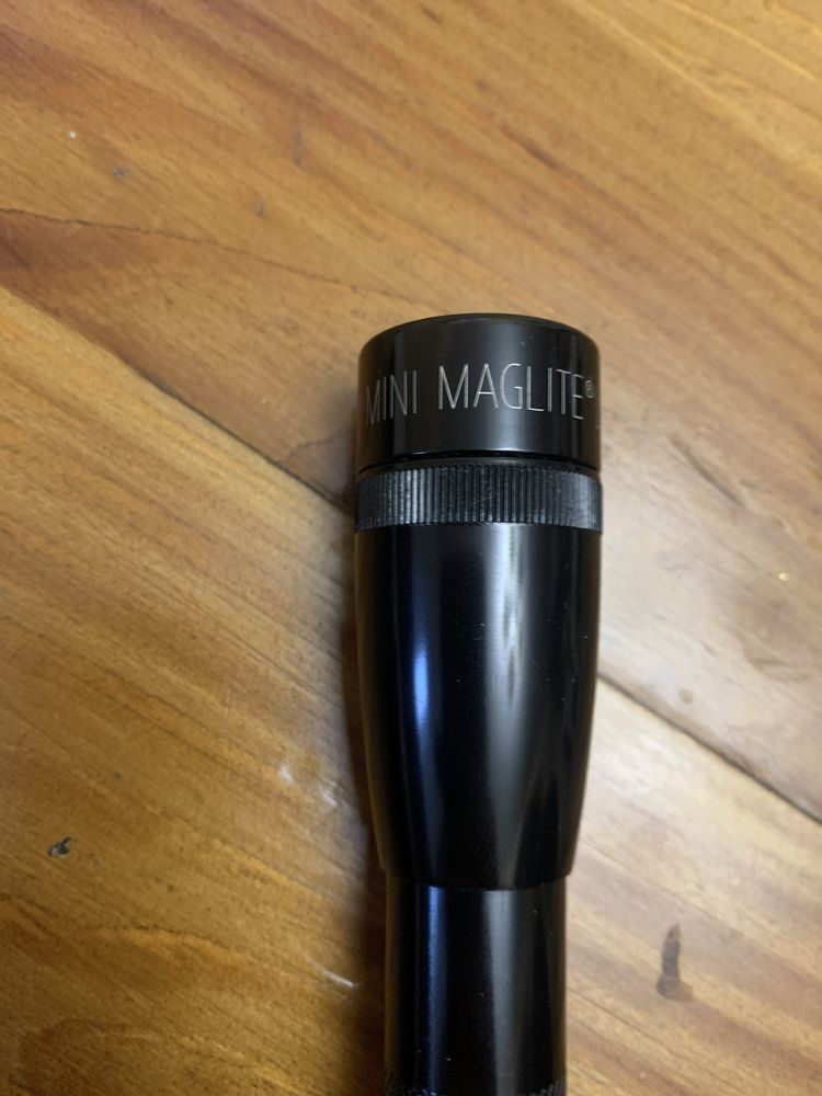 Продам фонарік mini maglite