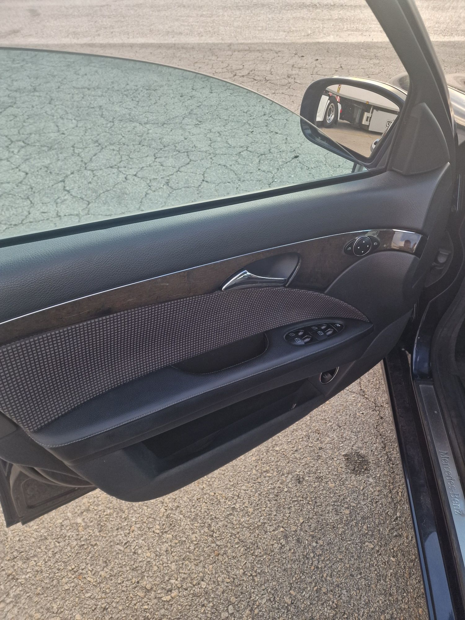 Mercedes Benz E220