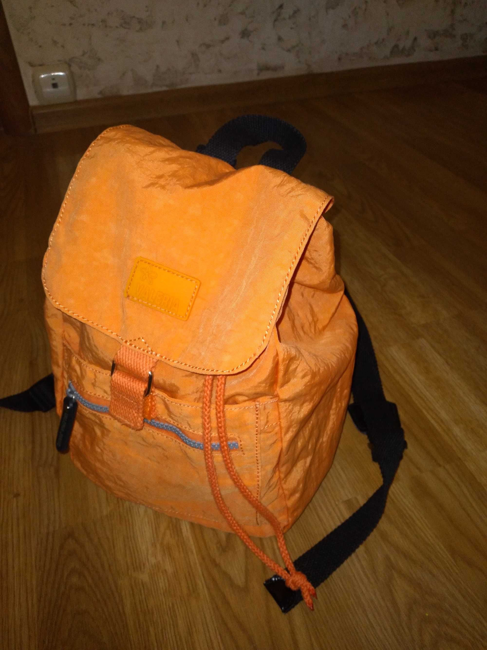 Рюкзак оранжевый квадратный