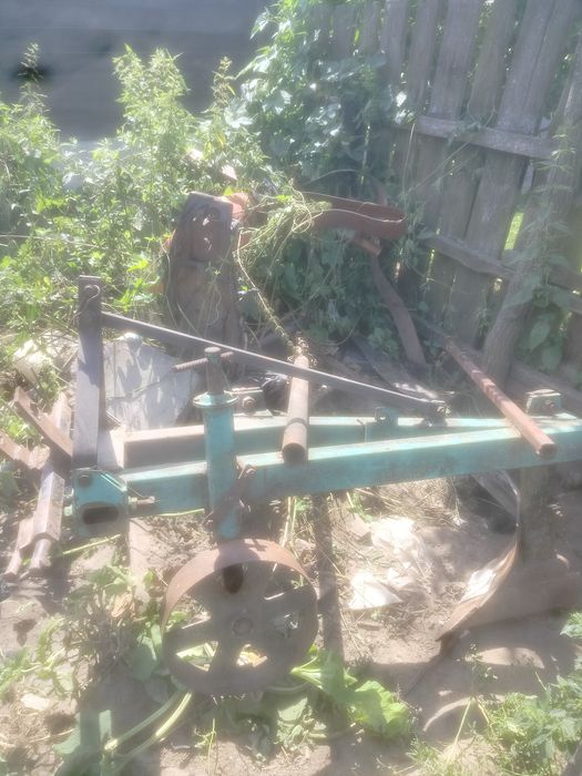 Плуг до мінітрактора