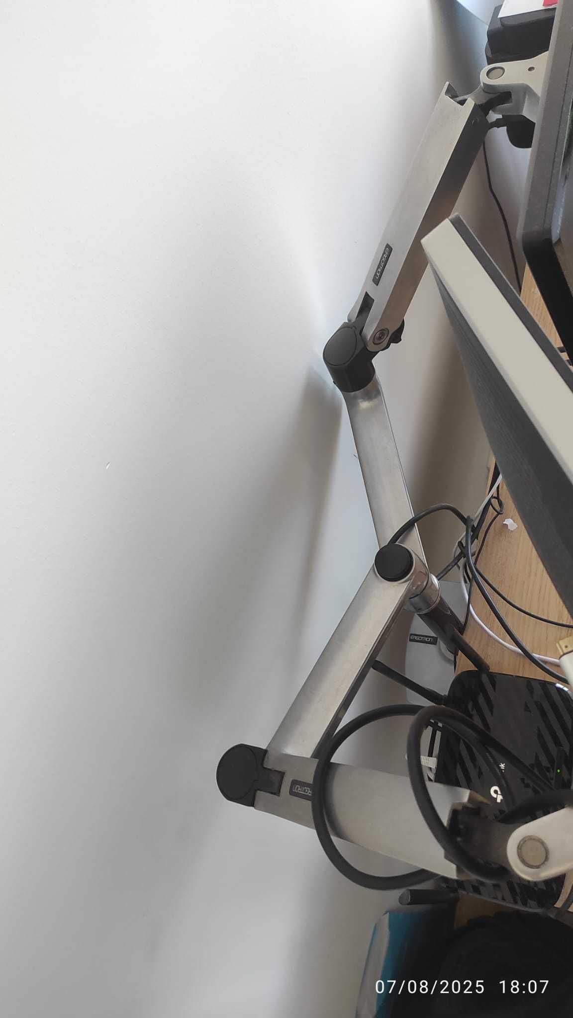 suporte de mesa articulado com dois monitores