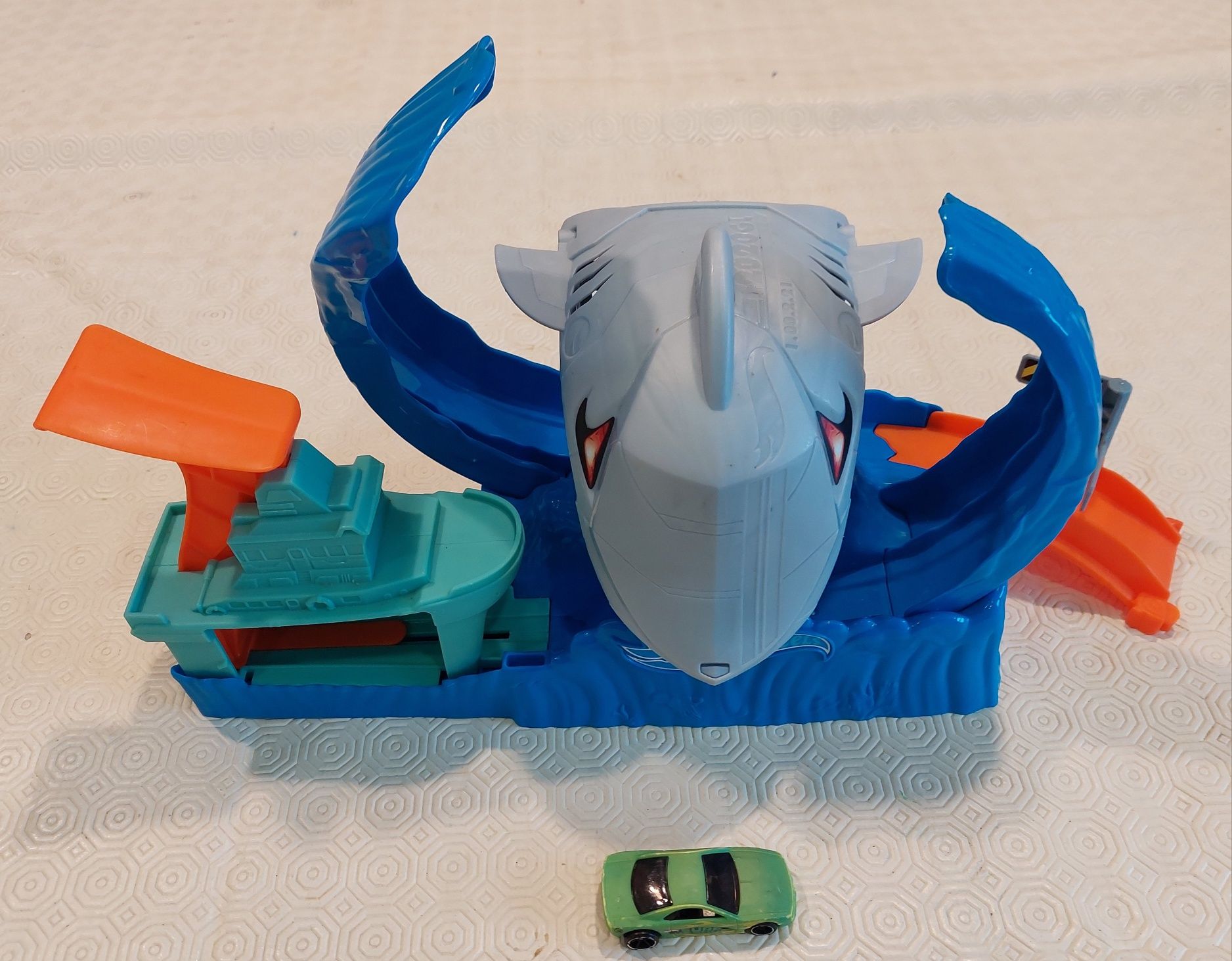 Mattel Hot Wheels - Robô Tubarão