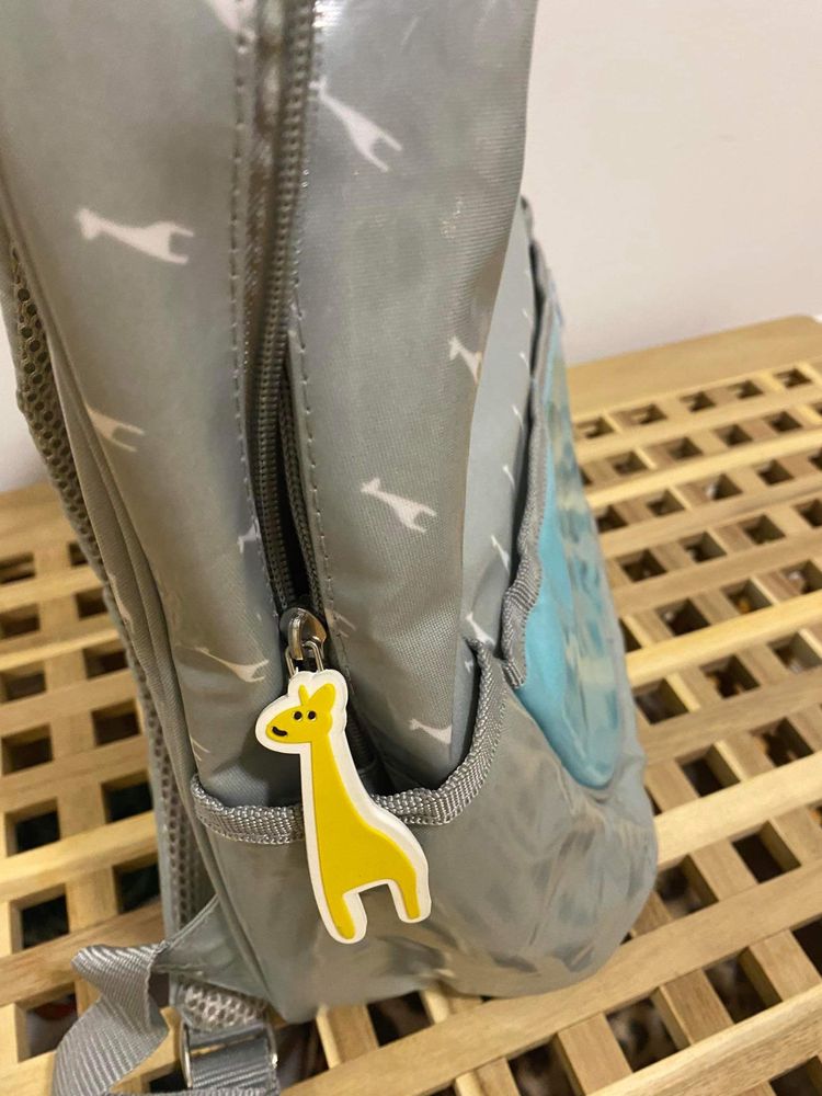 Mochila de bebé com girafas da Wells