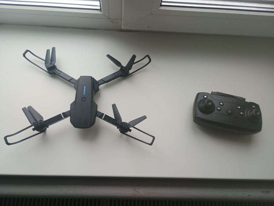 Дрон (фірму не знаю, подарували)