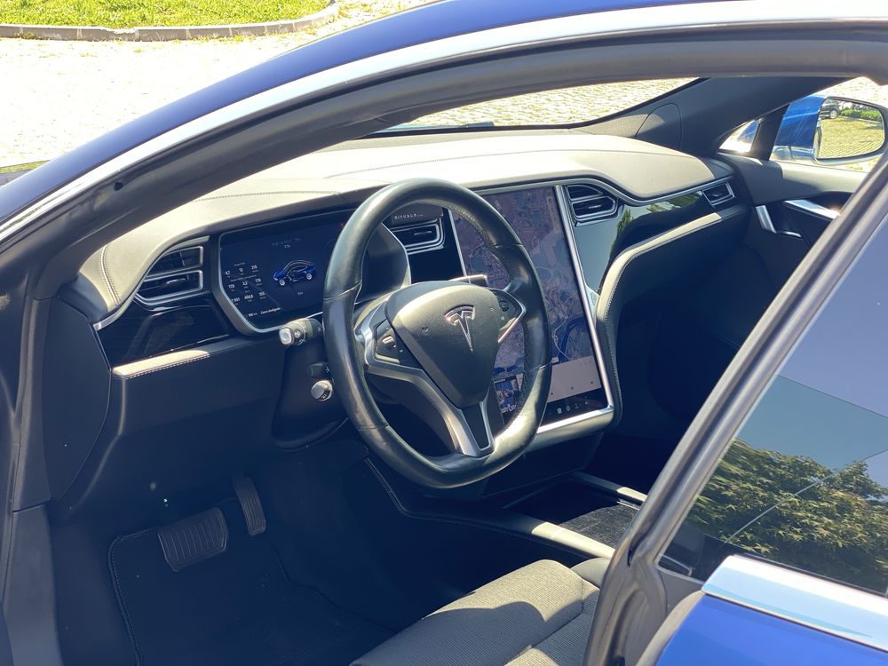 Tesla Model S 75