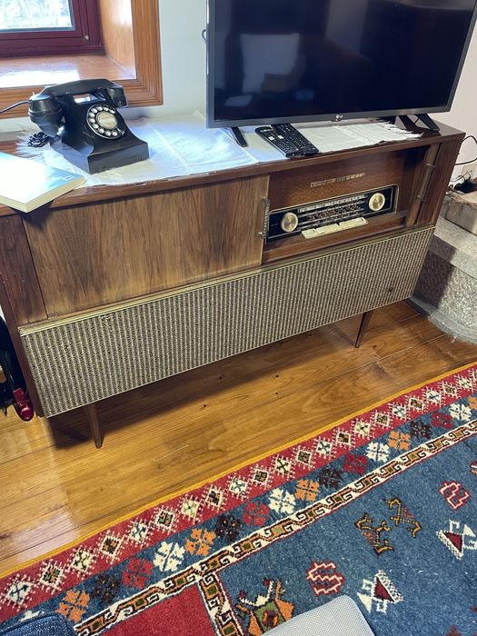 Movel radio giradiscos antigo