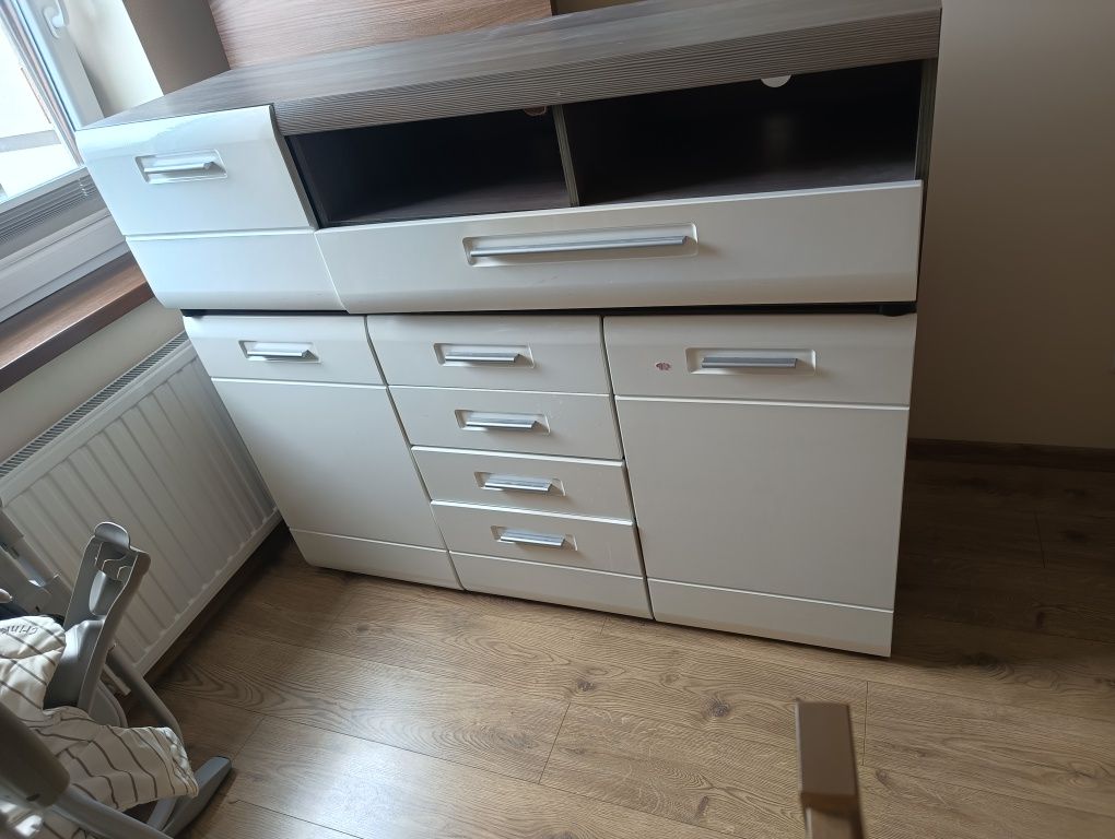 Meble dwie komody i szafa z witryną szklana