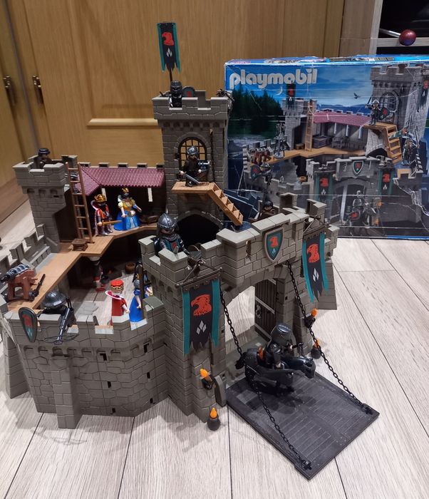 Playmobil Rycerze Zamek Zbójców 4866 + rodzina królewska + 4 figurki