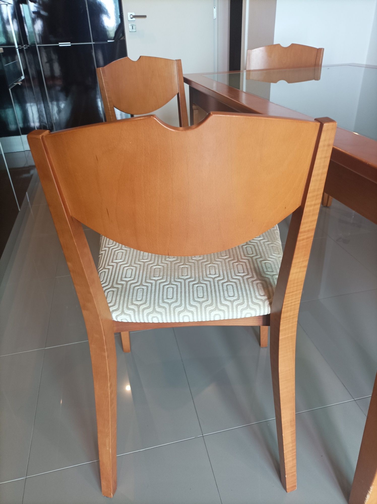 Mesa de jantar e 6 cadeiras