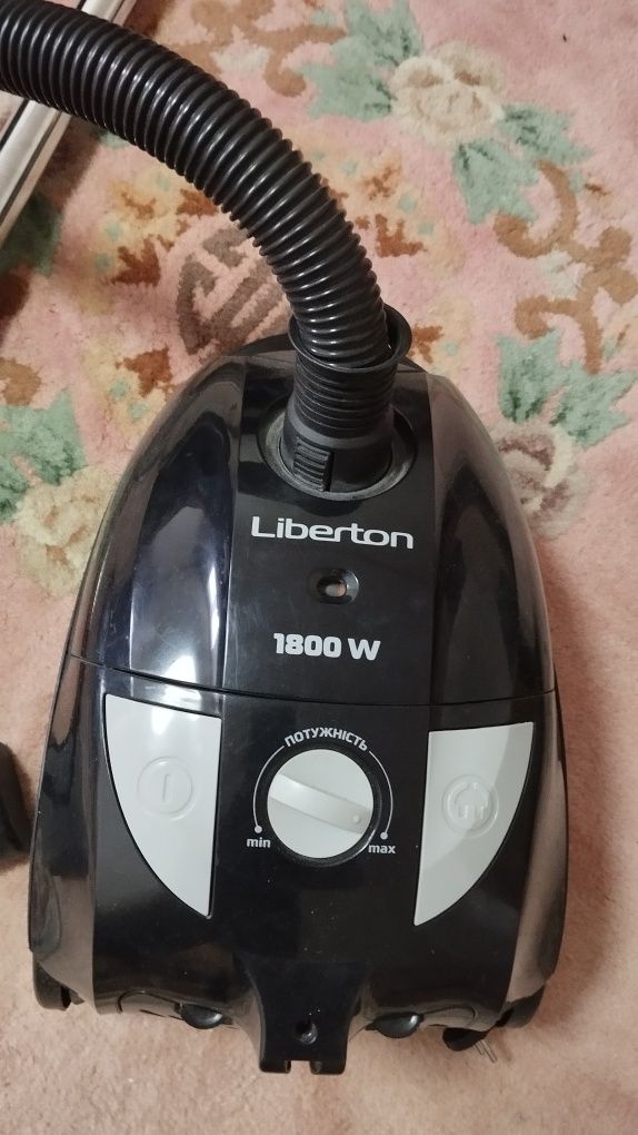 Порохотяг пилосос Liberton 1800W