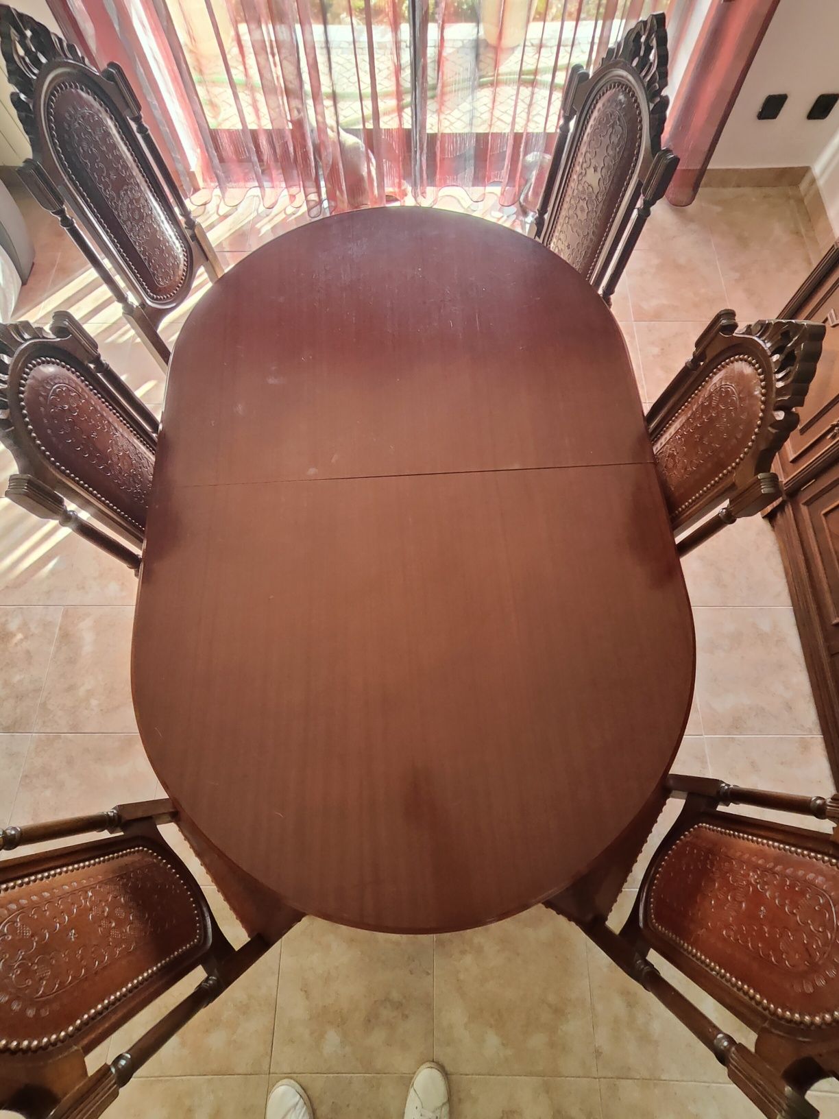 Móvel e mesa extensível