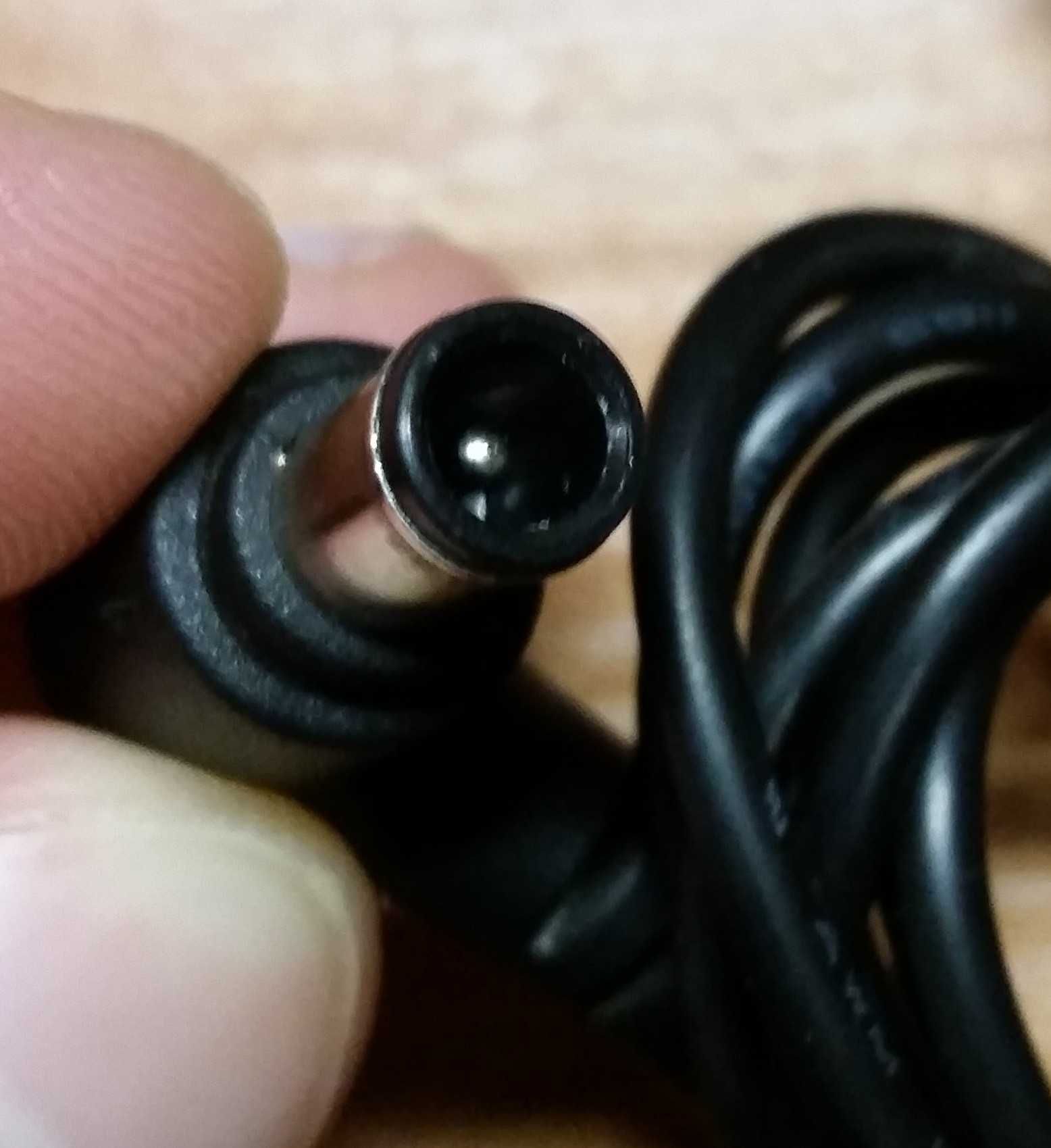 Блок питания (адаптер) для монитора LG (19V 1,3A) (6,0 *4,4 mm + pin)
