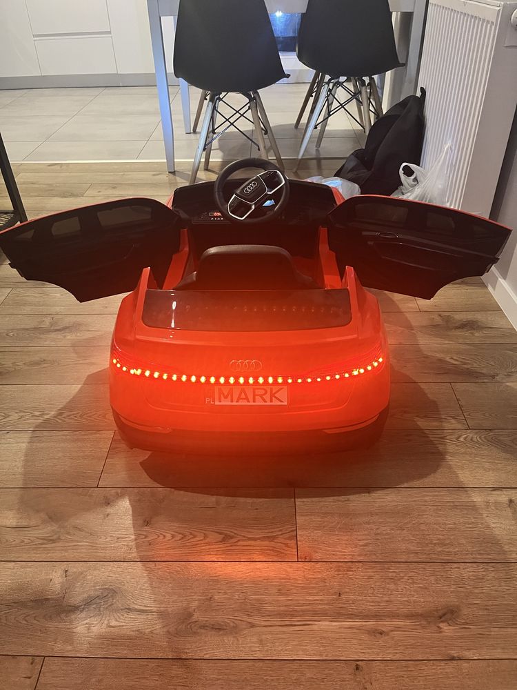 AUDI E-TRON 4X4 SKÓRA Pojazd auto na akumulator