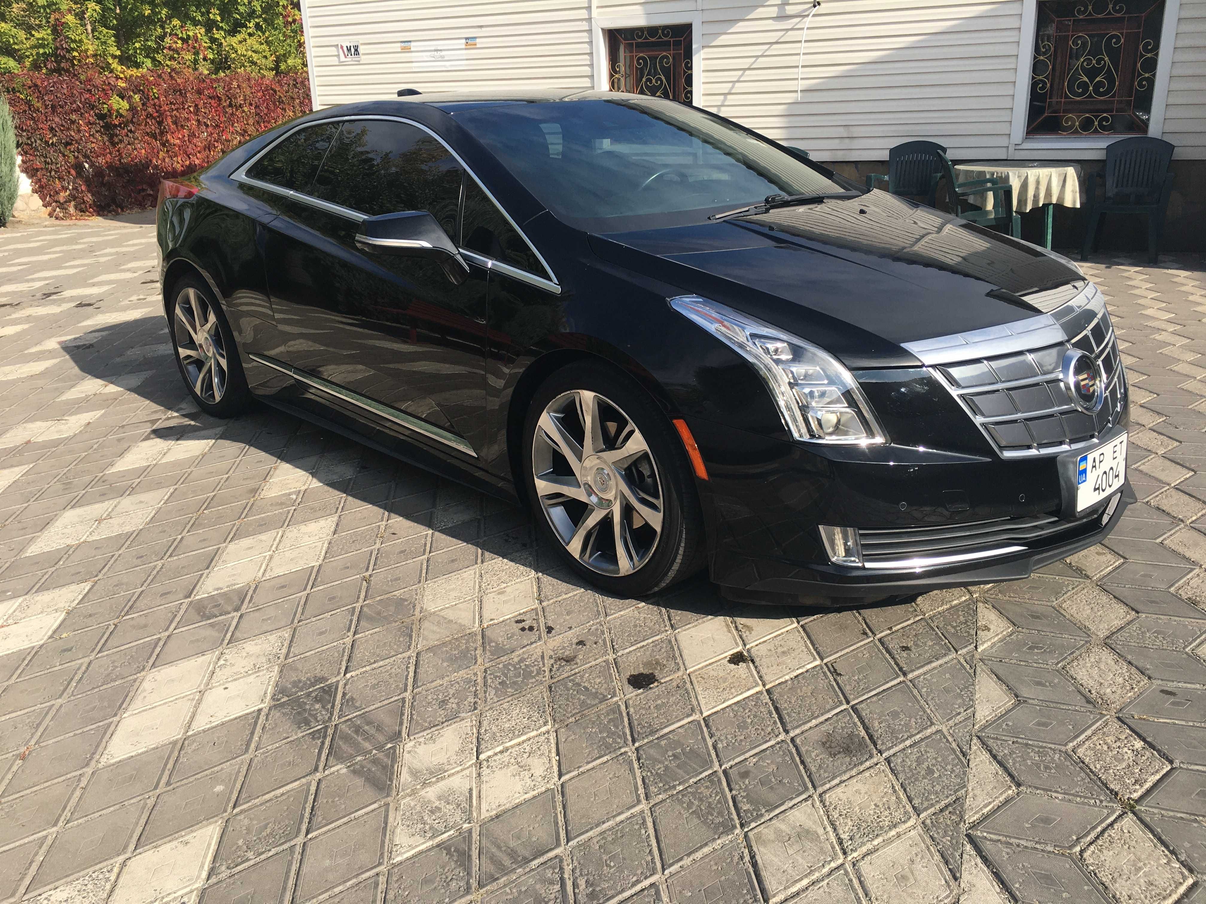 Автомобиль Cadillac ELR 2014