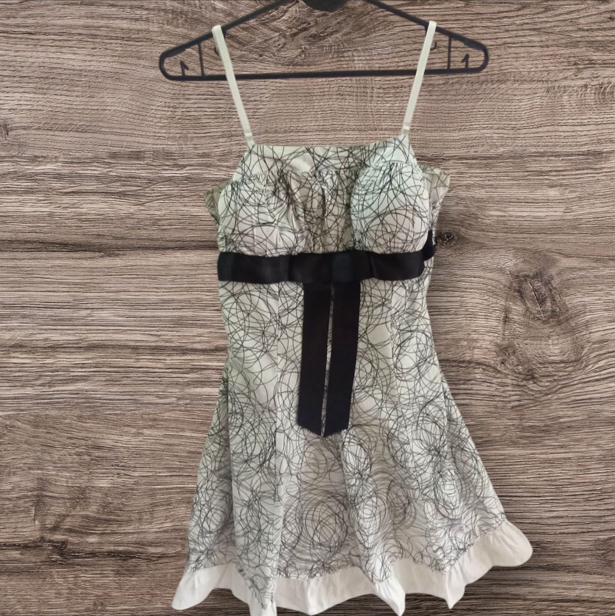Letnia stylowa sukienka elegancka