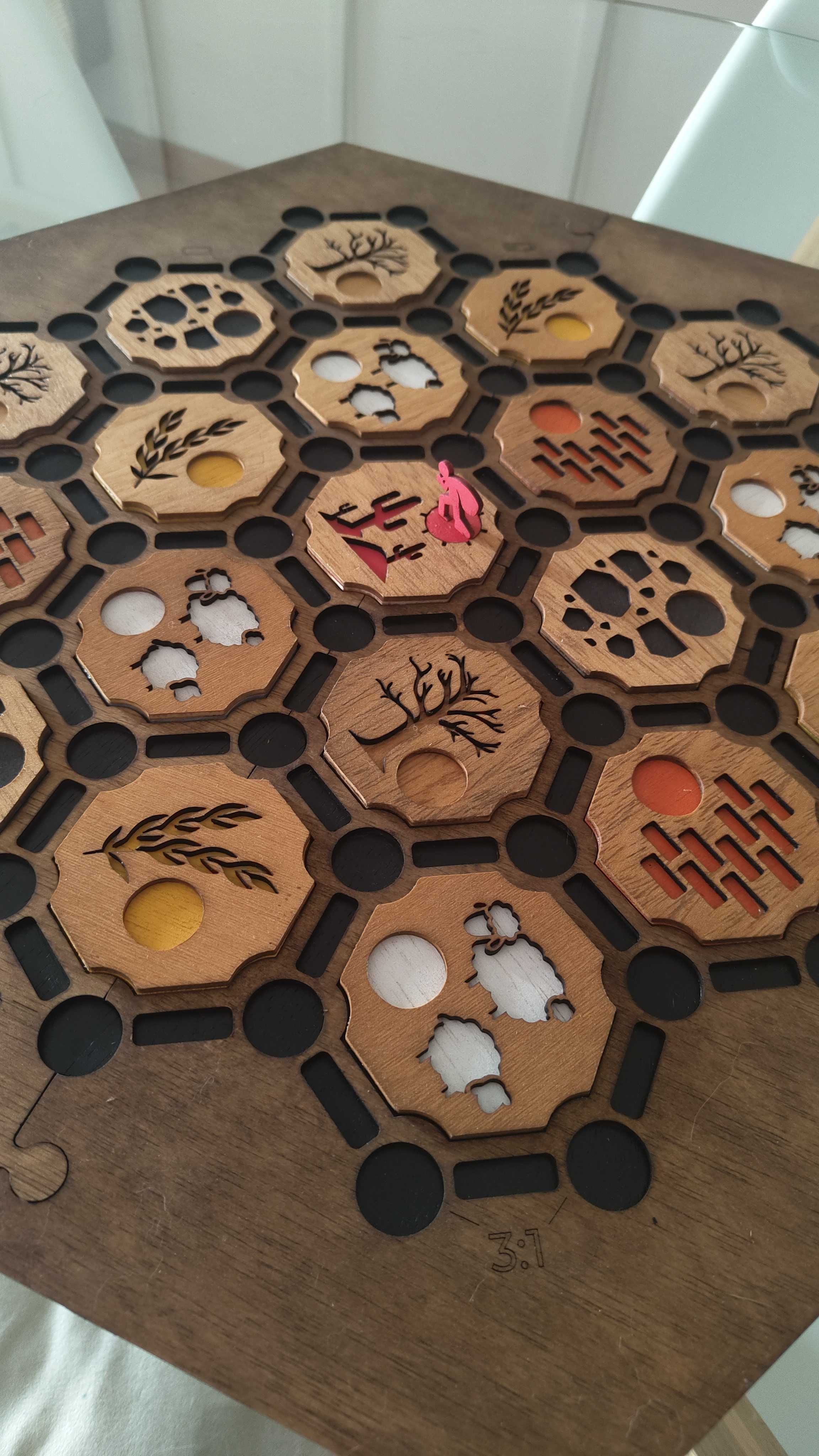 Jogo de tabuleiro Catan em madeira