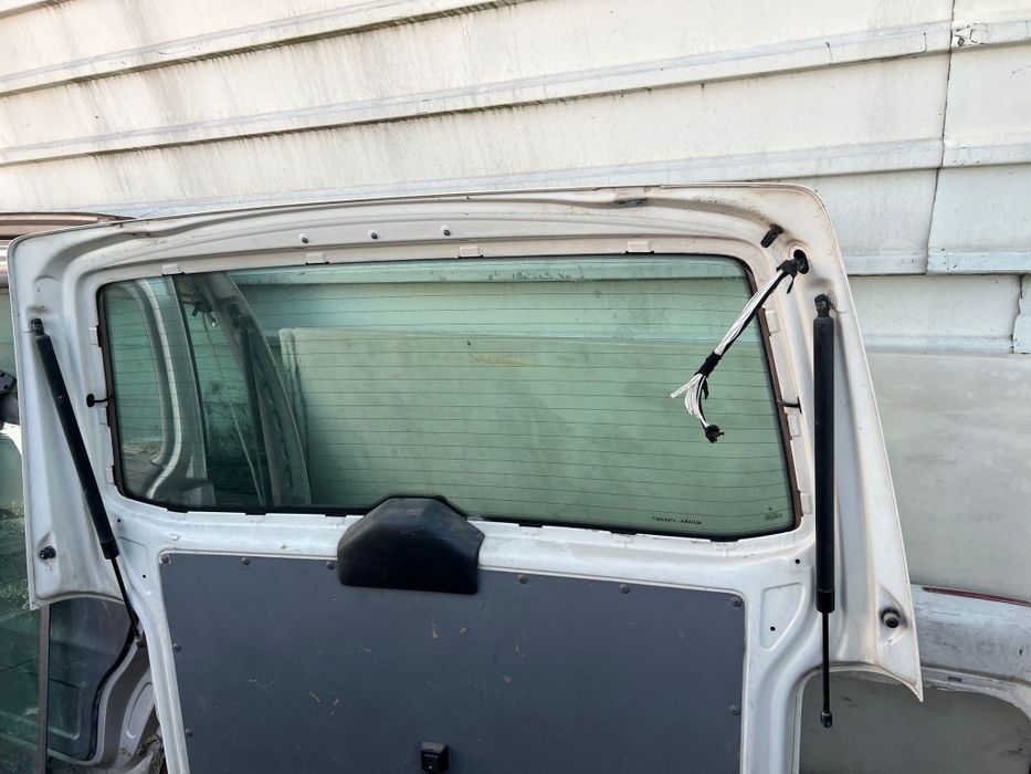 Parachoque tras, tampa mala porta volkswagen transporter T5