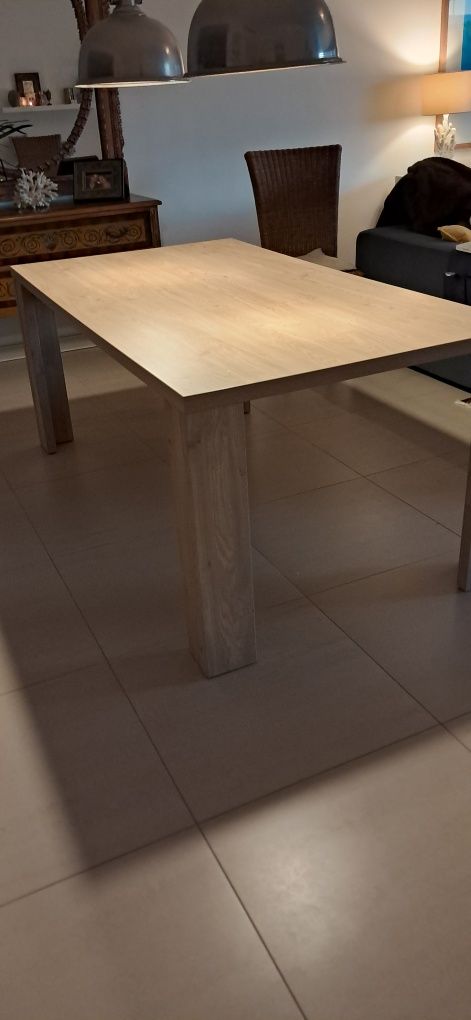 Mesa de jantar Dining table,