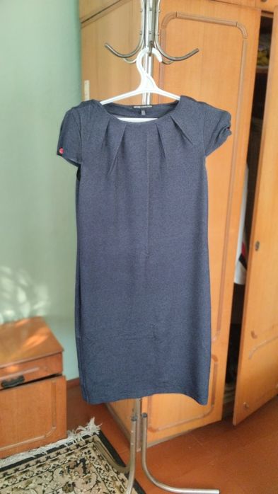 Жіноче плаття пряме класичне